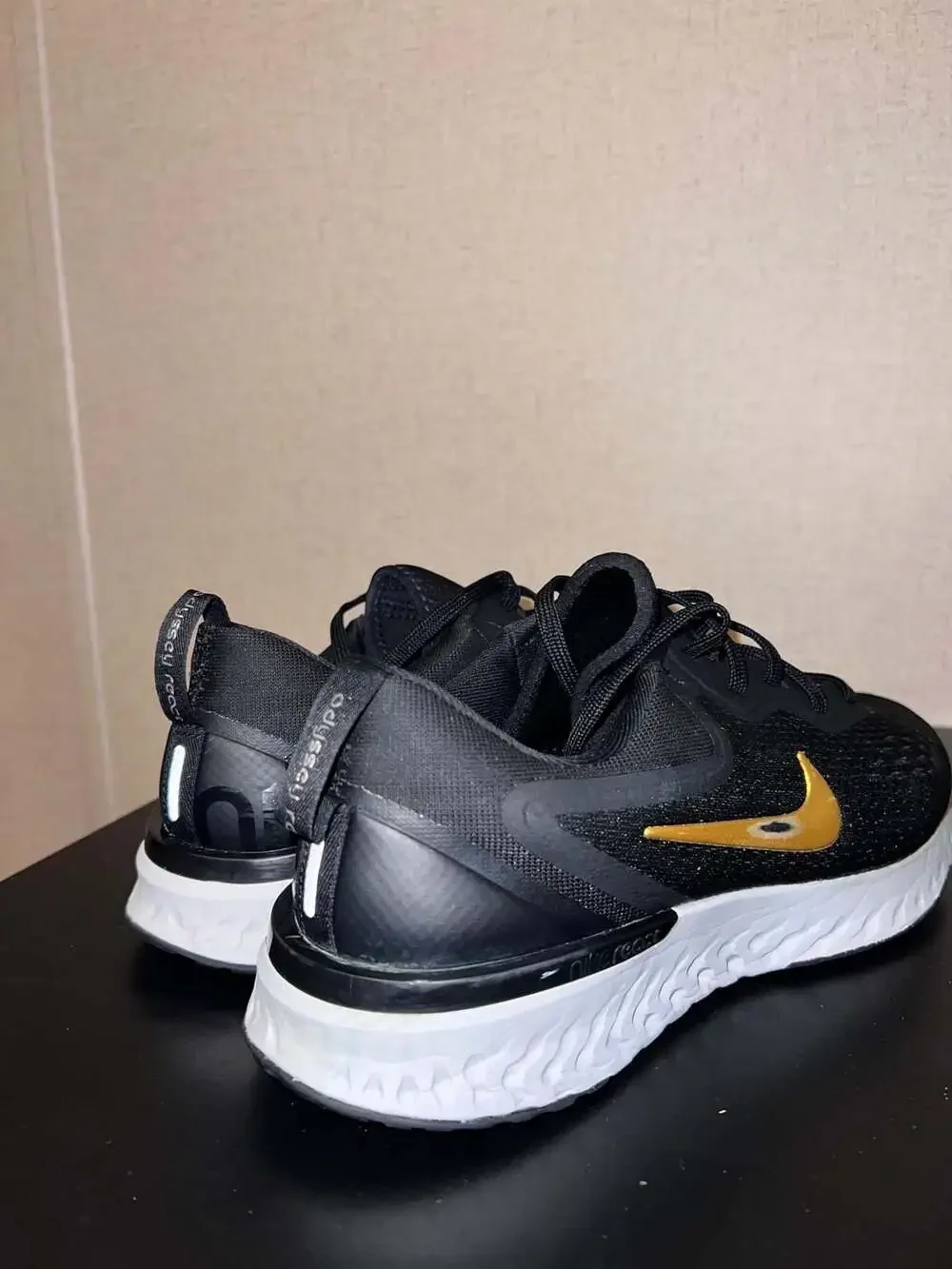 Nike Odyssey React Black Metallic Gold AO9820-011 Size 10